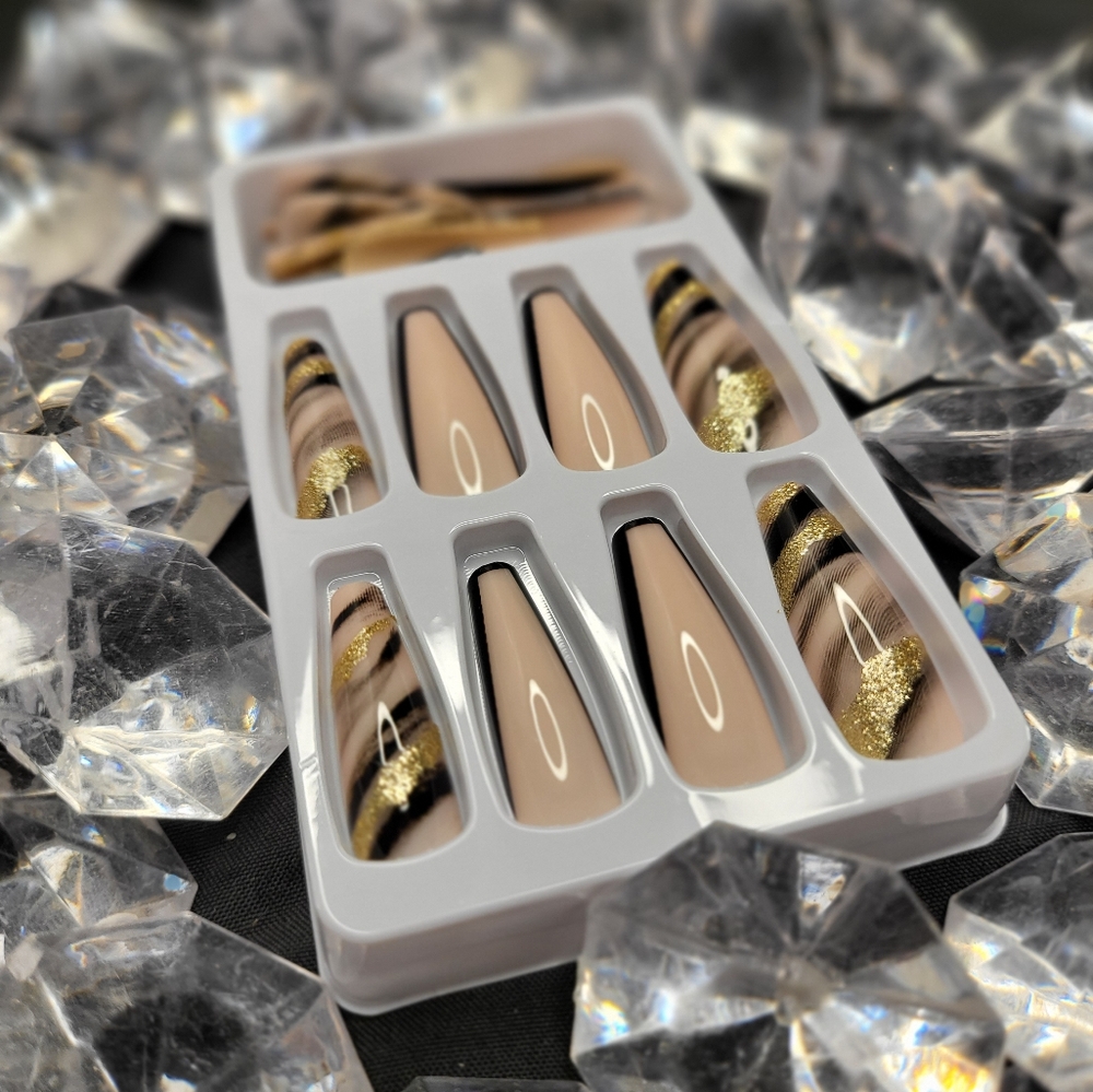 Press on nails